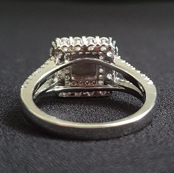 Pretty Designer Square Cut Diamonds Ring - Picture 3 of 4